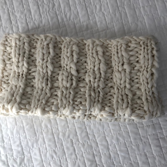 NWT American Eagle Warm, Lush Creamy Neck Cowl - Picture 4 of 5